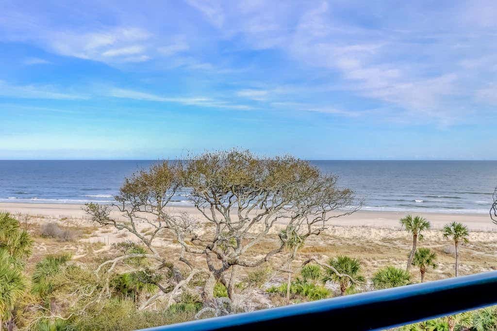 Stunning beach condo with two ocean-view balconies, shared pool & hot tub