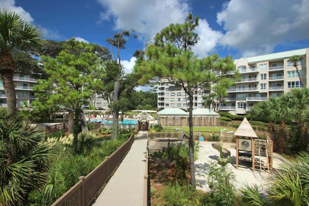 Stunning beach condo with two ocean-view balconies, shared pool & hot tub