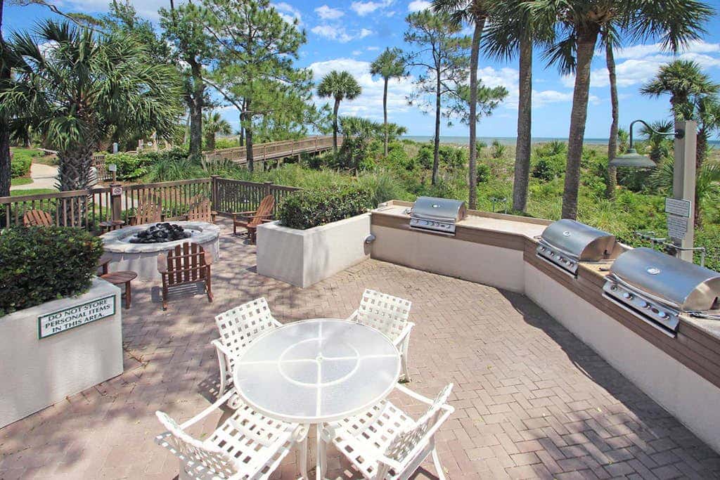 Stunning beach condo with two ocean-view balconies, shared pool & hot tub