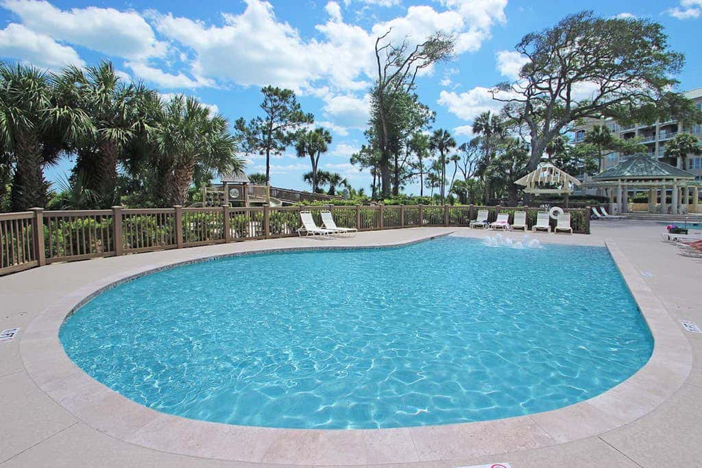 Stunning beach condo with two ocean-view balconies, shared pool & hot tub