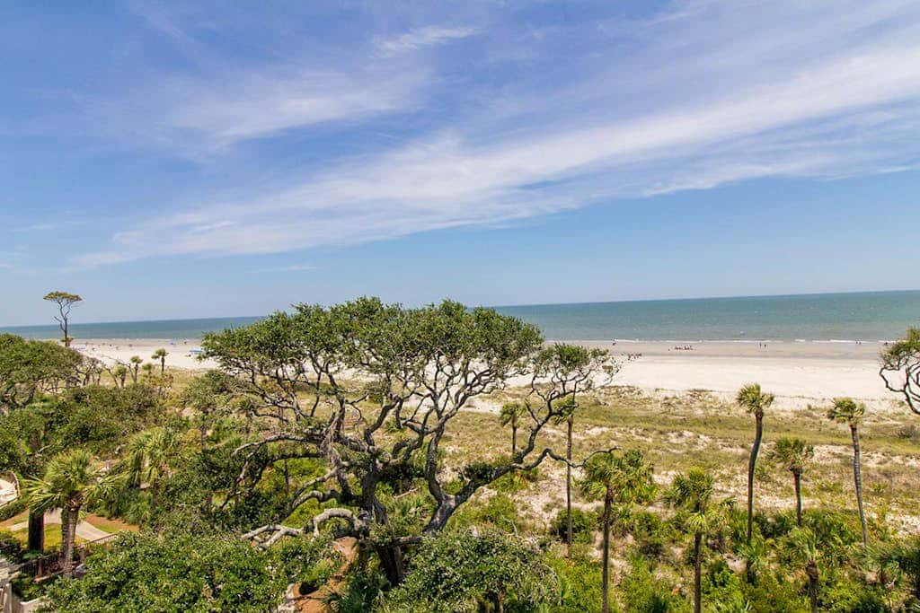 Stunning beach condo with two ocean-view balconies, shared pool & hot tub