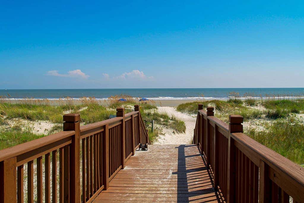 Stunning beach condo with two ocean-view balconies, shared pool & hot tub