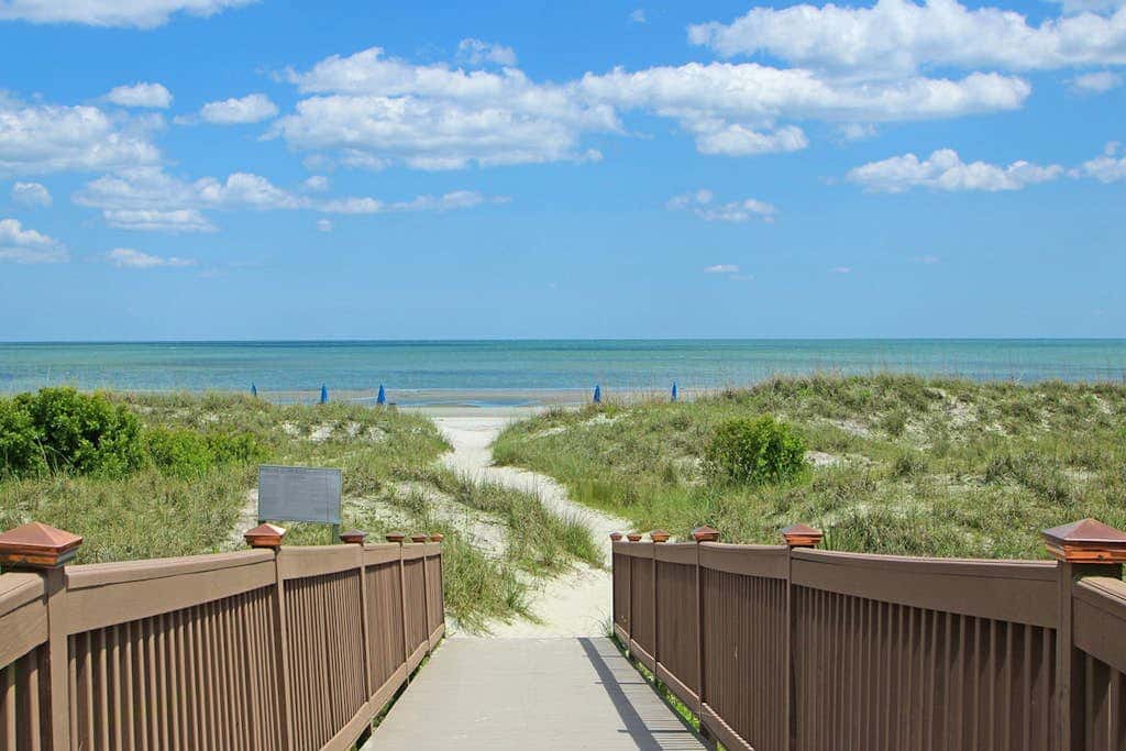 Stunning beach condo with two ocean-view balconies, shared pool & hot tub