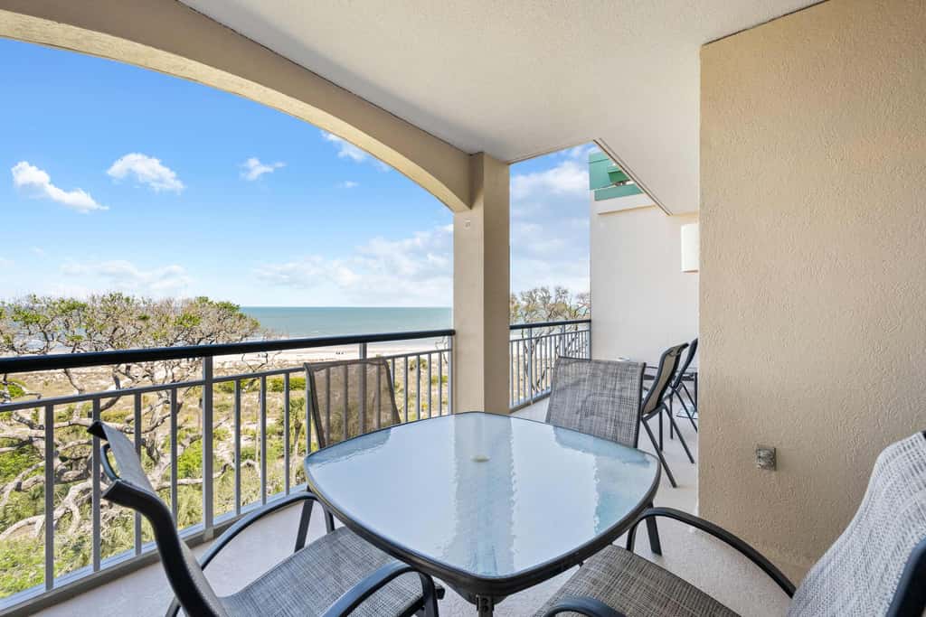 Stunning beach condo with two ocean-view balconies, shared pool & hot tub