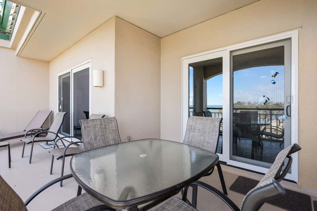 Stunning beach condo with two ocean-view balconies, shared pool & hot tub