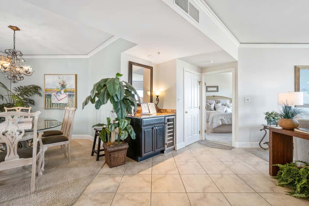 Stunning beach condo with two ocean-view balconies, shared pool & hot tub