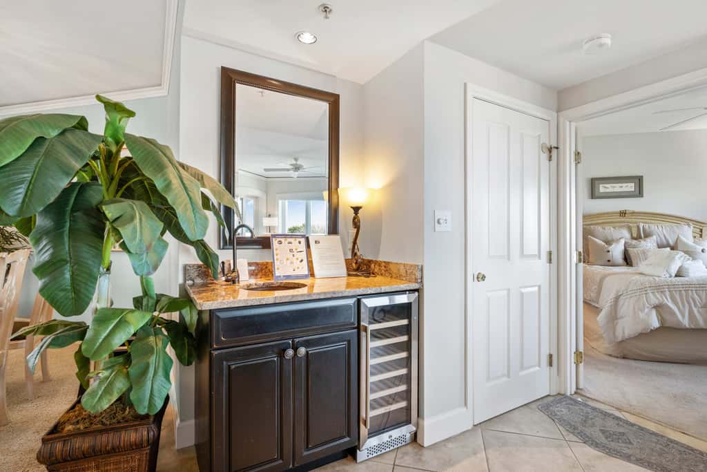 Stunning beach condo with two ocean-view balconies, shared pool & hot tub