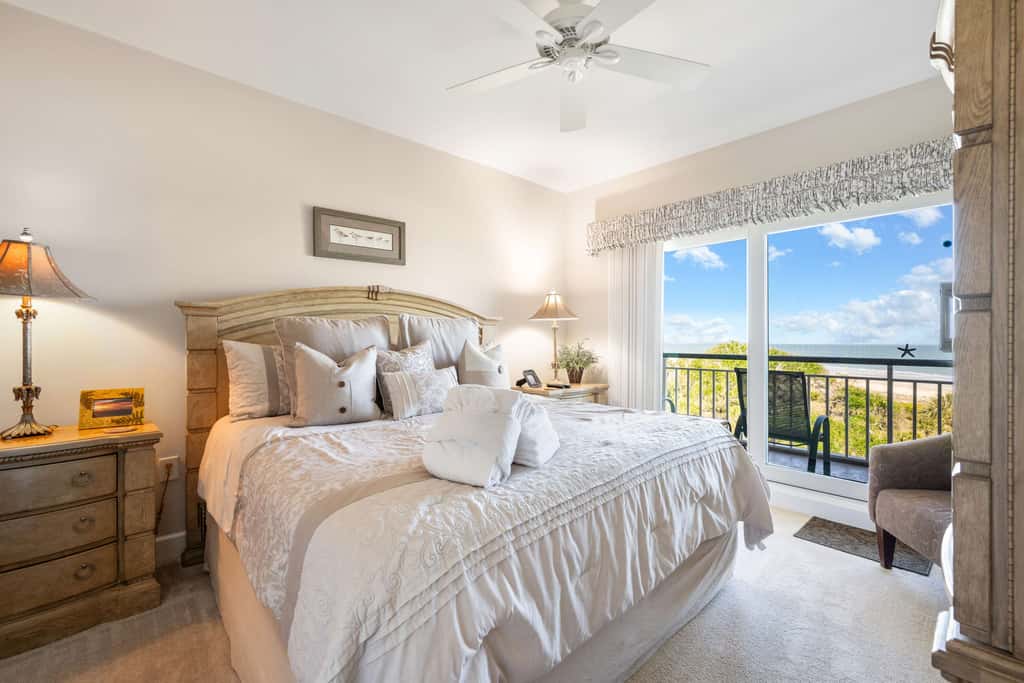 Stunning beach condo with two ocean-view balconies, shared pool & hot tub