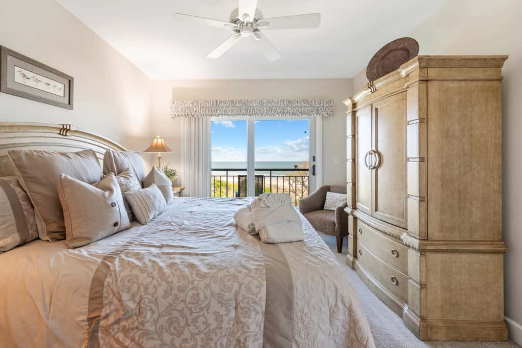 Stunning beach condo with two ocean-view balconies, shared pool & hot tub