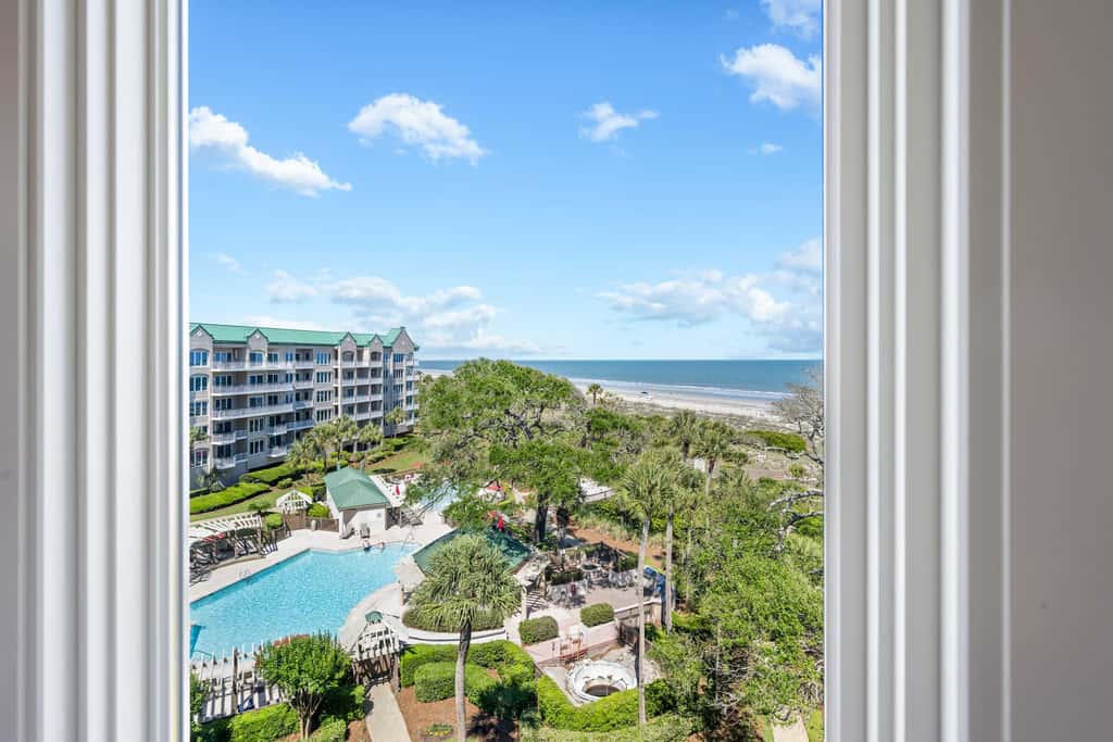 Stunning beach condo with two ocean-view balconies, shared pool & hot tub