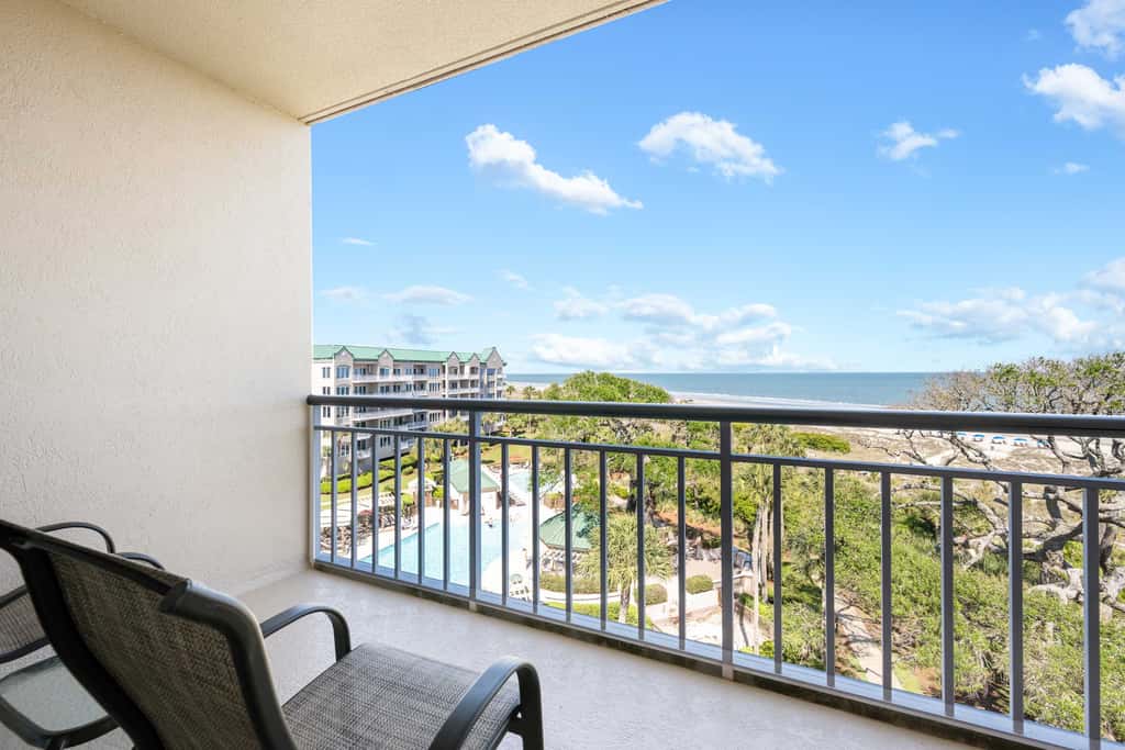 Stunning beach condo with two ocean-view balconies, shared pool & hot tub