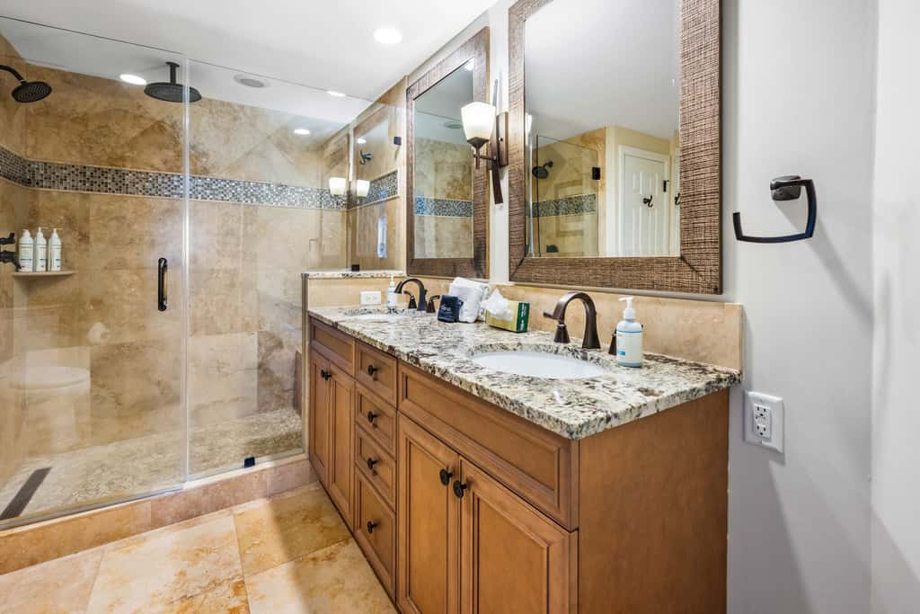 Stunning beach condo with two ocean-view balconies, shared pool & hot tub