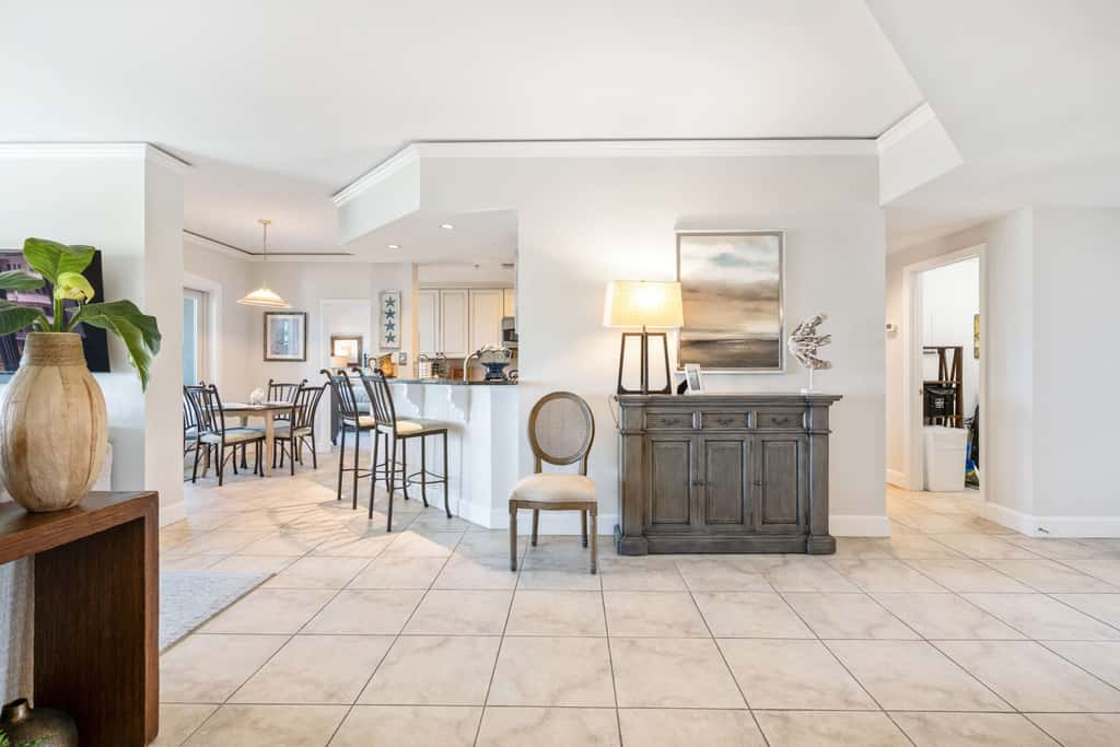 Stunning beach condo with two ocean-view balconies, shared pool & hot tub