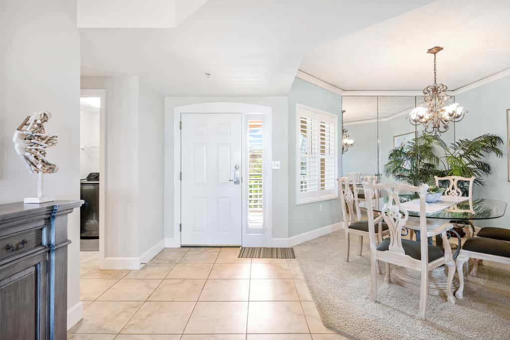 Stunning beach condo with two ocean-view balconies, shared pool & hot tub