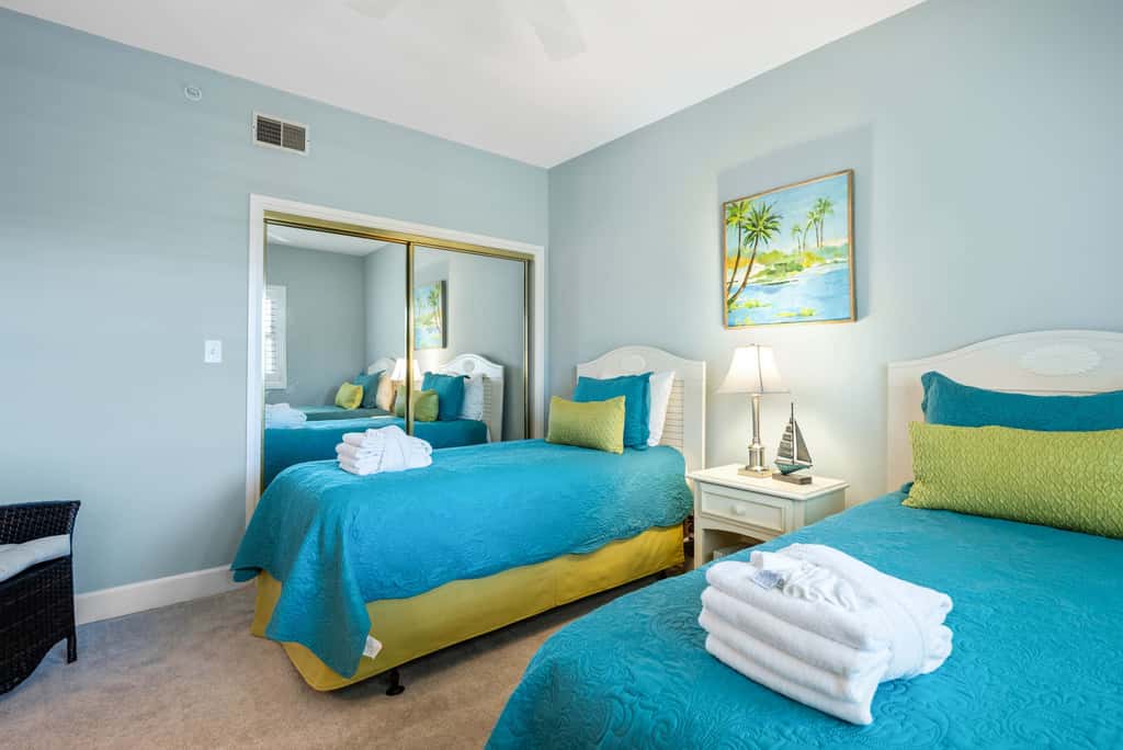 Stunning beach condo with two ocean-view balconies, shared pool & hot tub