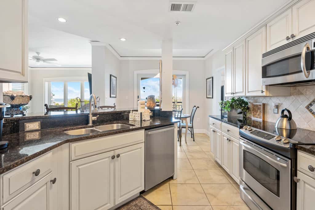 Stunning beach condo with two ocean-view balconies, shared pool & hot tub