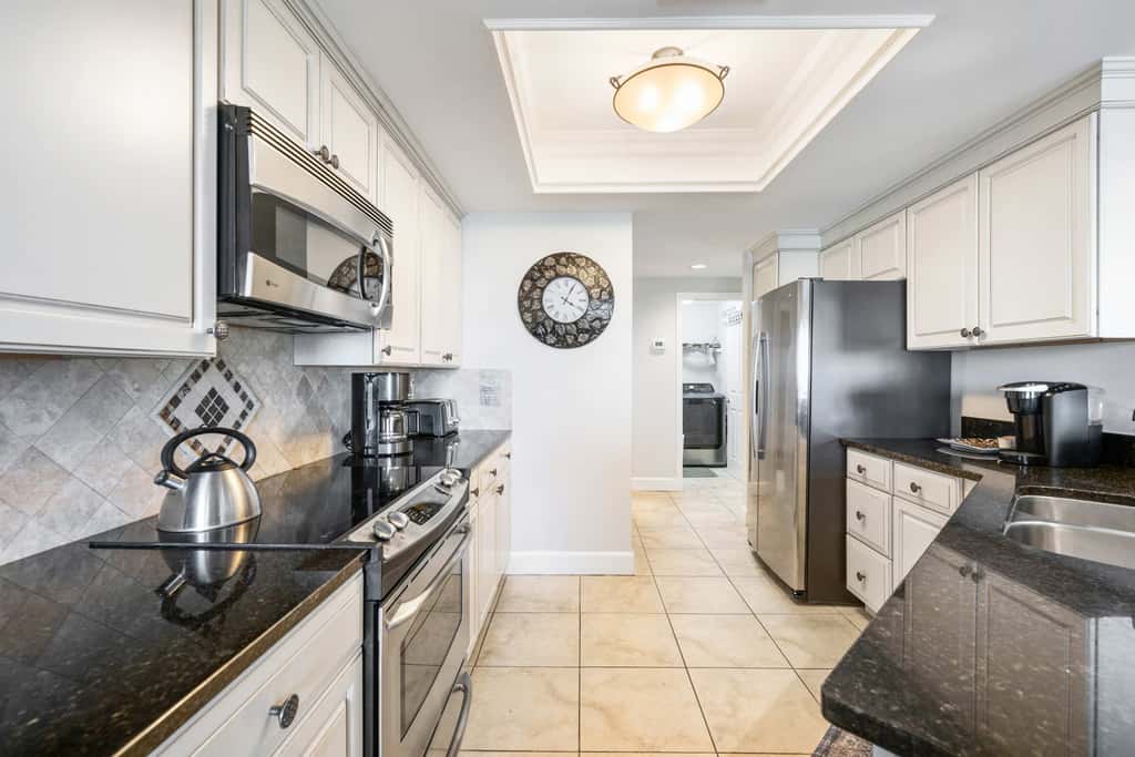 Stunning beach condo with two ocean-view balconies, shared pool & hot tub