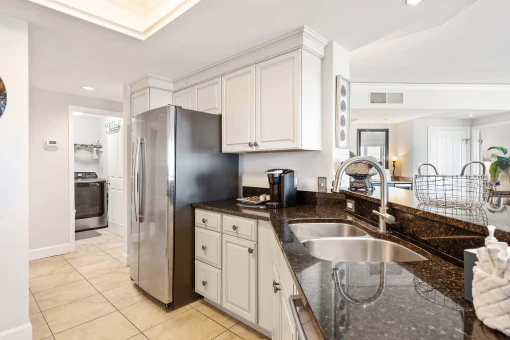 Stunning beach condo with two ocean-view balconies, shared pool & hot tub