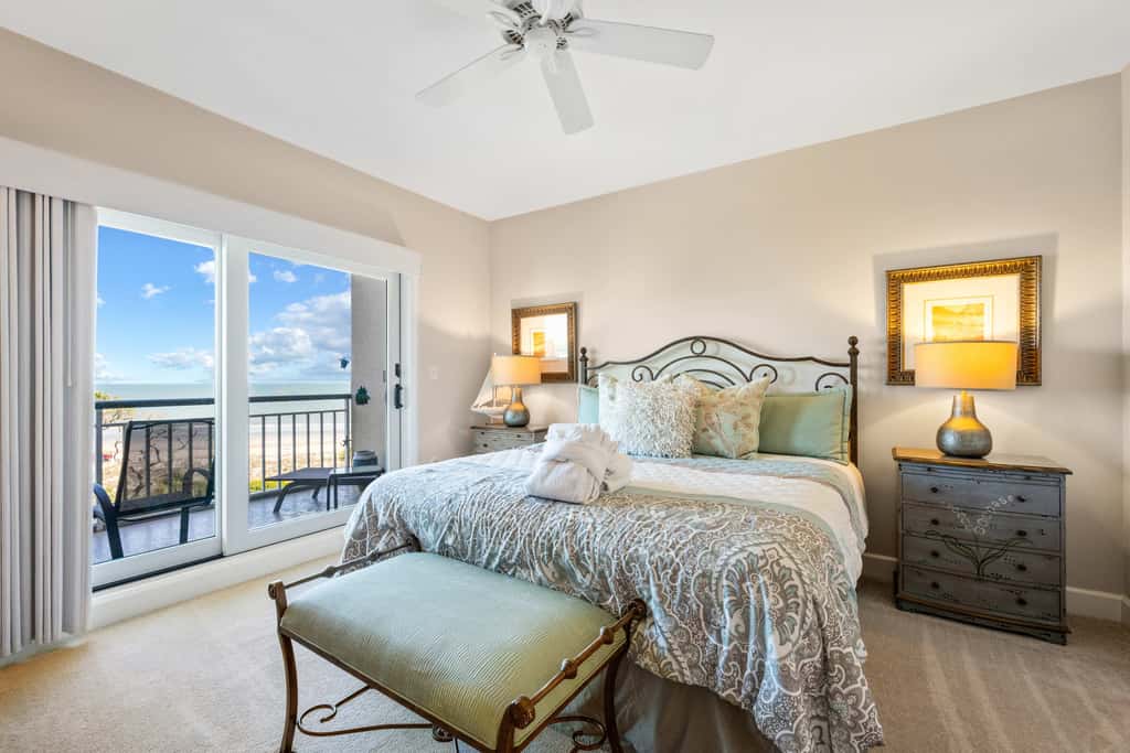 Stunning beach condo with two ocean-view balconies, shared pool & hot tub
