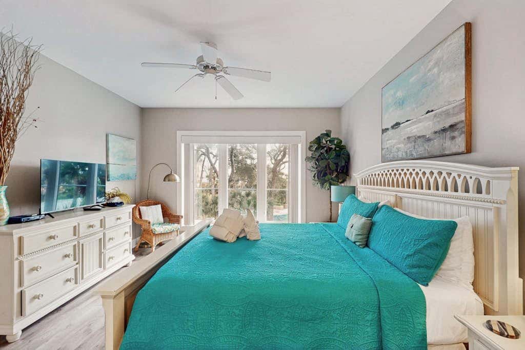 Spacious updated oceanfront condo with shared pools,  hot tub & beach access