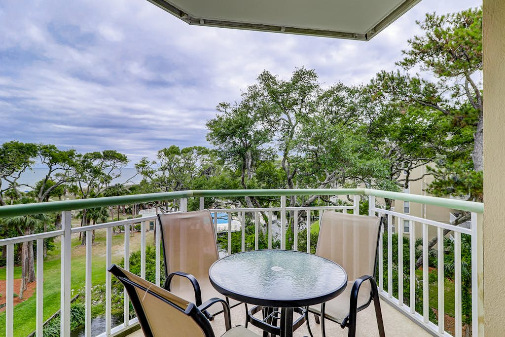 Oceanfront getaway with lagoon views, shared pool & hot tub, walk to beach