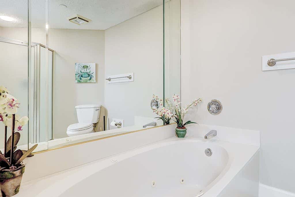 Oceanfront getaway with lagoon views, shared pool & hot tub, walk to beach