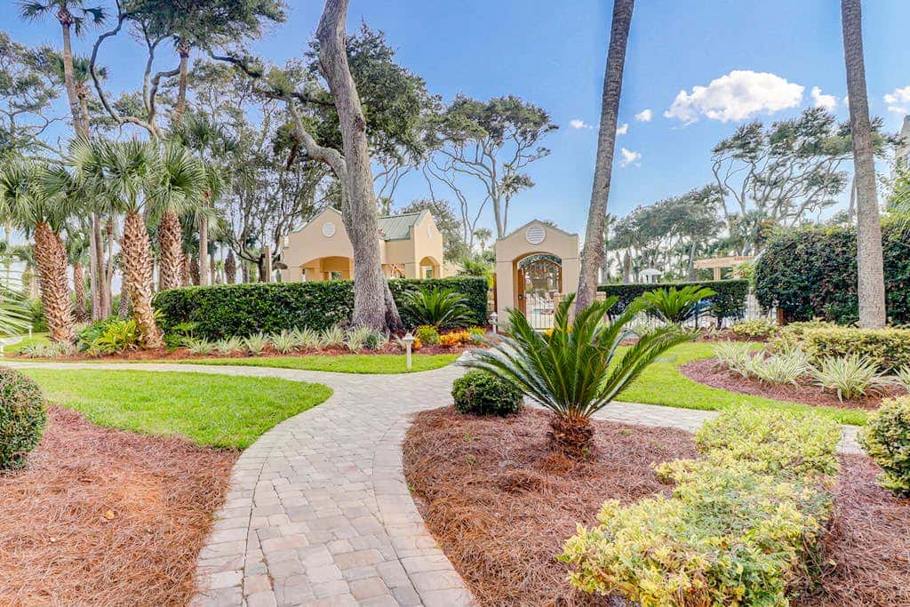 Oceanfront getaway with lagoon views, shared pool & hot tub, walk to beach