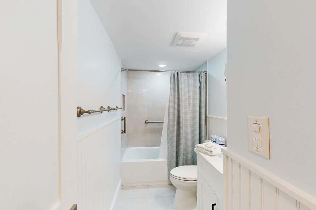 Oceanfront Condo with Shared Pool, Hot Tub, Beach Access & Playground