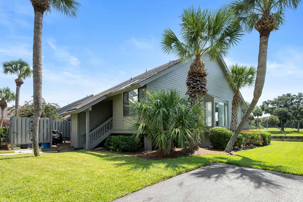 Spacious Condo with Shared Pool, Tennis, Golf & Beach Access