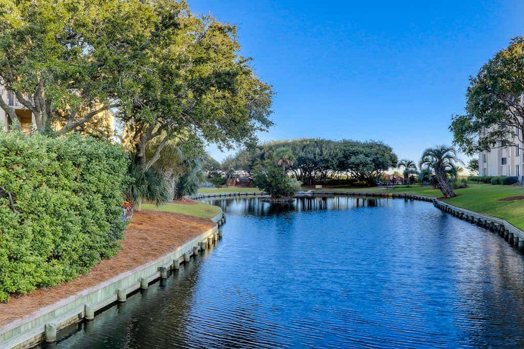 Spacious Villa with Shared Pool, Hot tub & Lagoon Views  - Walk to Beach
