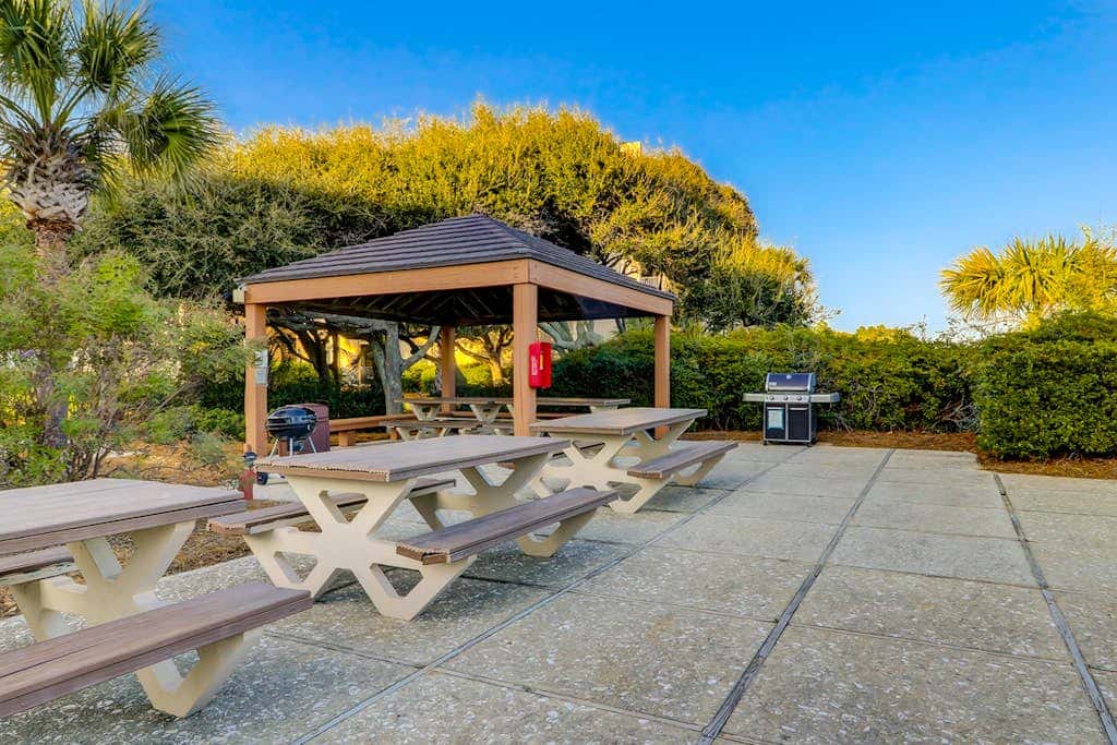 Spacious Villa with Shared Pool, Hot tub & Lagoon Views  - Walk to Beach