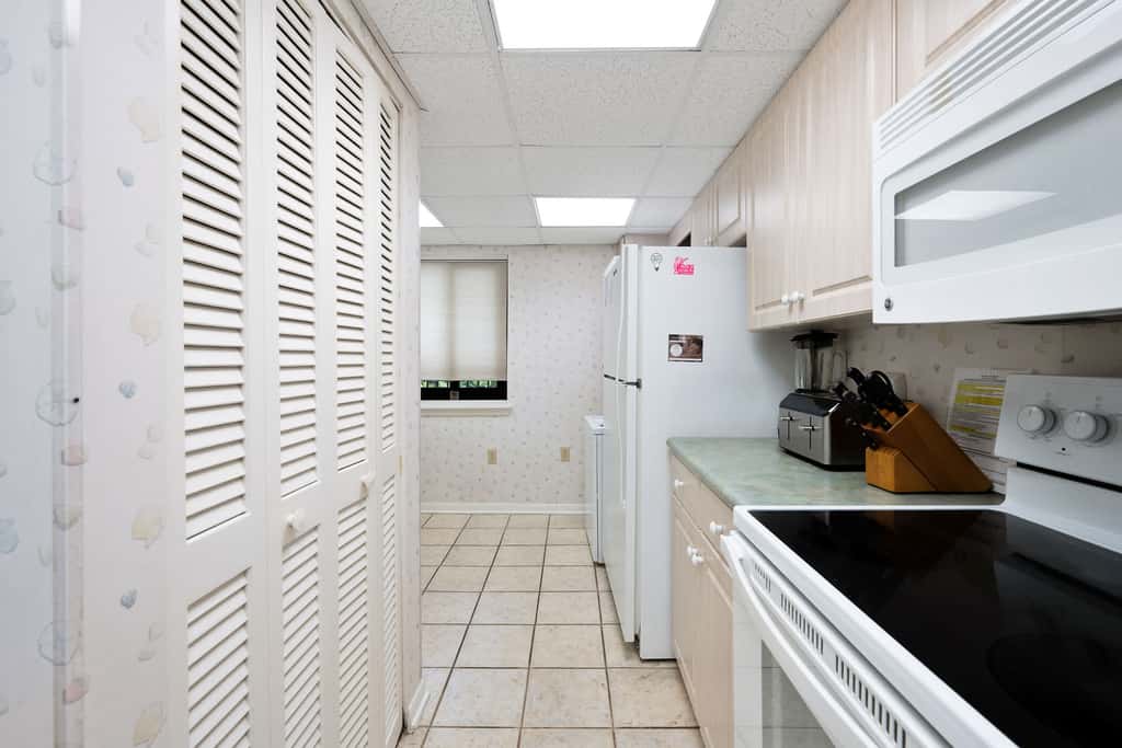 Spacious Villa with Shared Pool, Hot tub & Lagoon Views  - Walk to Beach