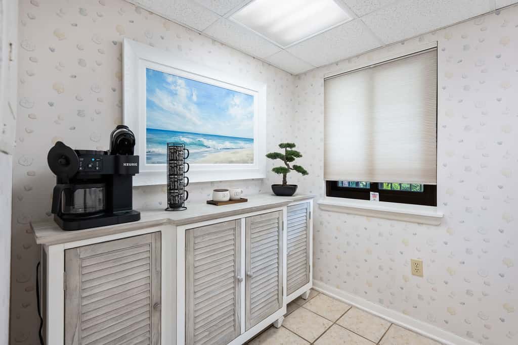 Spacious Villa with Shared Pool, Hot tub & Lagoon Views  - Walk to Beach
