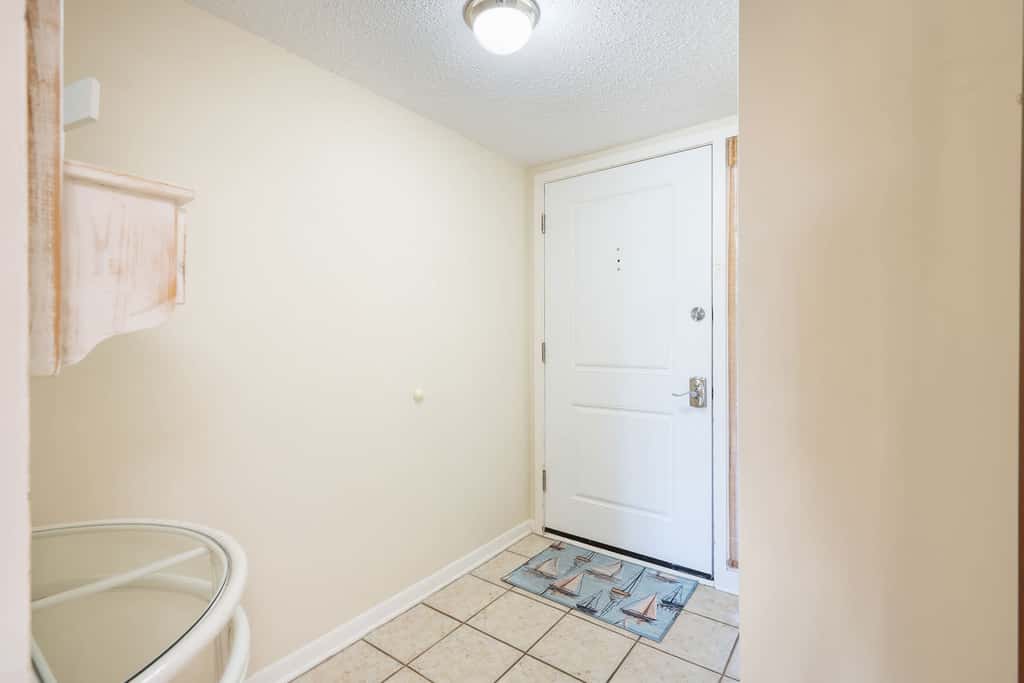 Spacious Villa with Shared Pool, Hot tub & Lagoon Views  - Walk to Beach