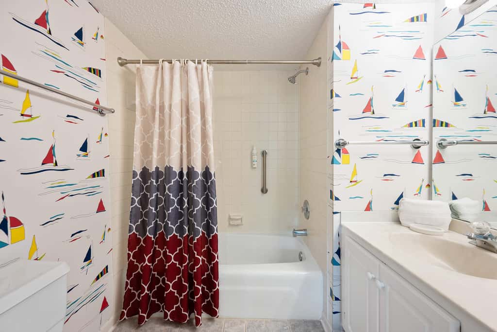 Spacious Villa with Shared Pool, Hot tub & Lagoon Views  - Walk to Beach