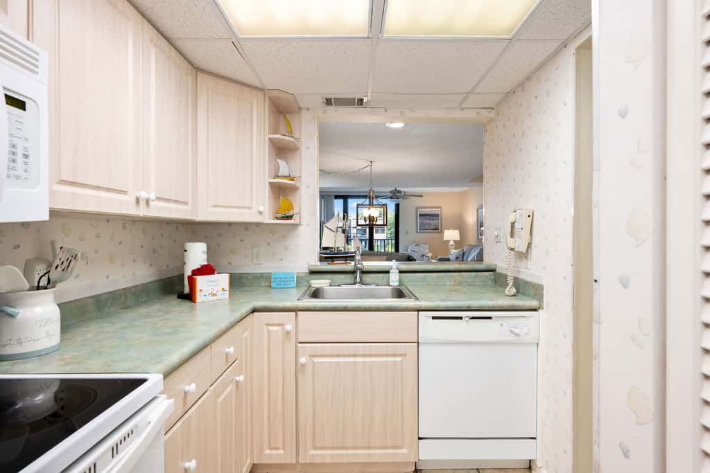 Spacious Villa with Shared Pool, Hot tub & Lagoon Views  - Walk to Beach