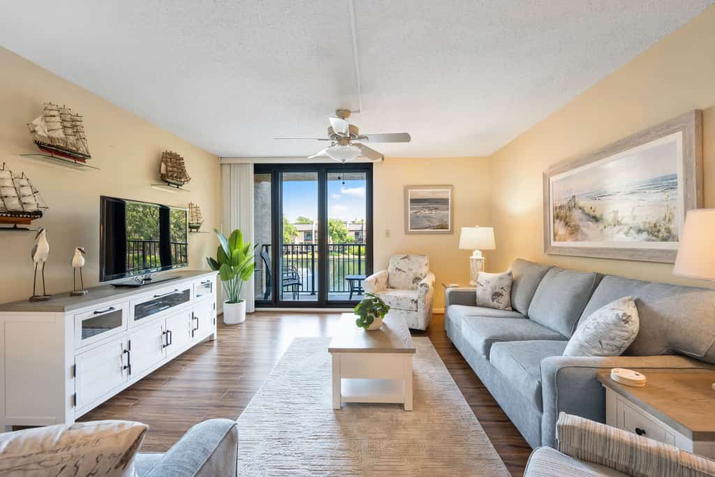 Spacious Villa with Shared Pool, Hot tub & Lagoon Views  - Walk to Beach