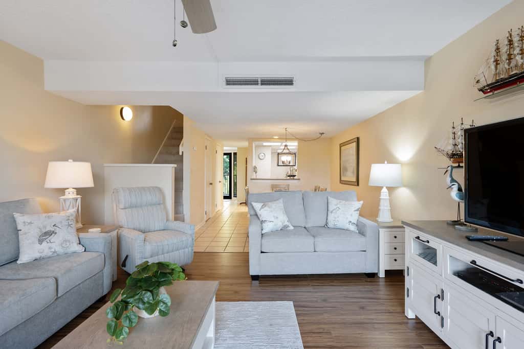 Spacious Villa with Shared Pool, Hot tub & Lagoon Views  - Walk to Beach