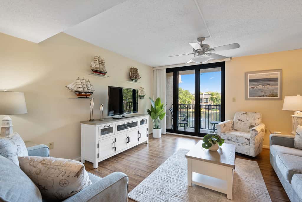 Spacious Villa with Shared Pool, Hot tub & Lagoon Views  - Walk to Beach