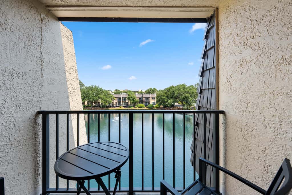 Spacious Villa with Shared Pool, Hot tub & Lagoon Views  - Walk to Beach