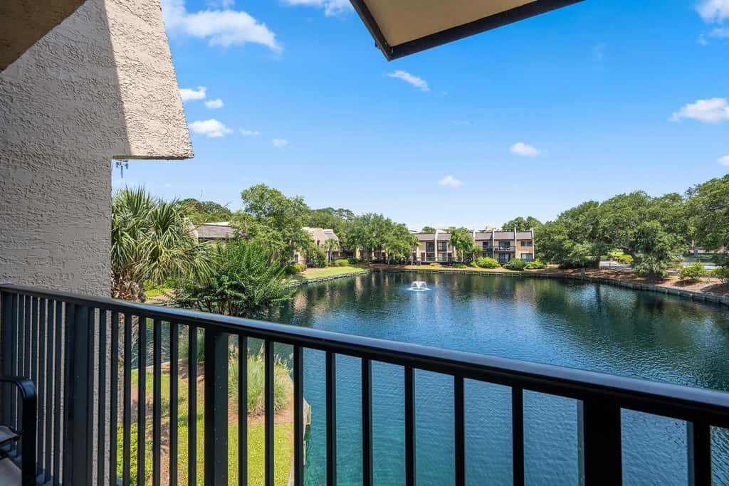 Spacious Villa with Shared Pool, Hot tub & Lagoon Views  - Walk to Beach