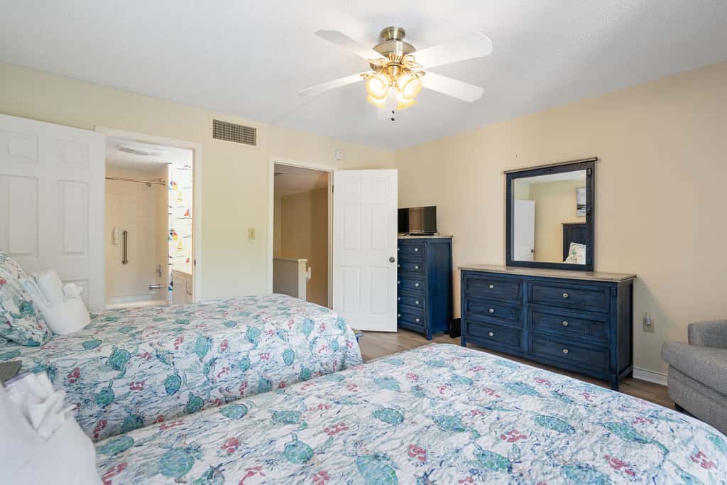Spacious Villa with Shared Pool, Hot tub & Lagoon Views  - Walk to Beach