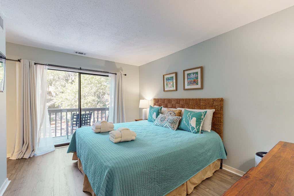Comfortable two-story Villa with beach access, shared pool, private deck, and washer dryer