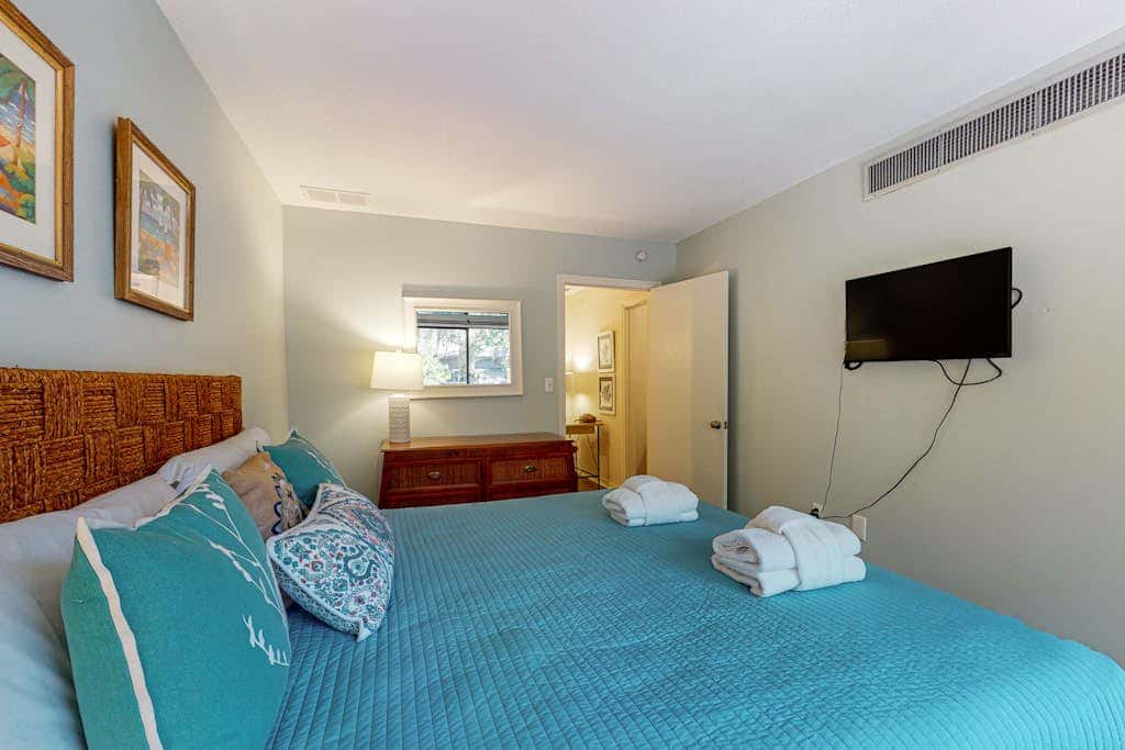 Comfortable two-story Villa with beach access, shared pool, private deck, and washer dryer