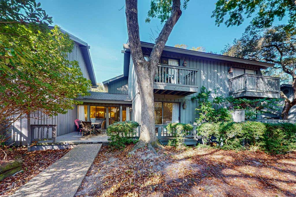 Comfortable two-story Villa with beach access, shared pool, private deck, and washer dryer