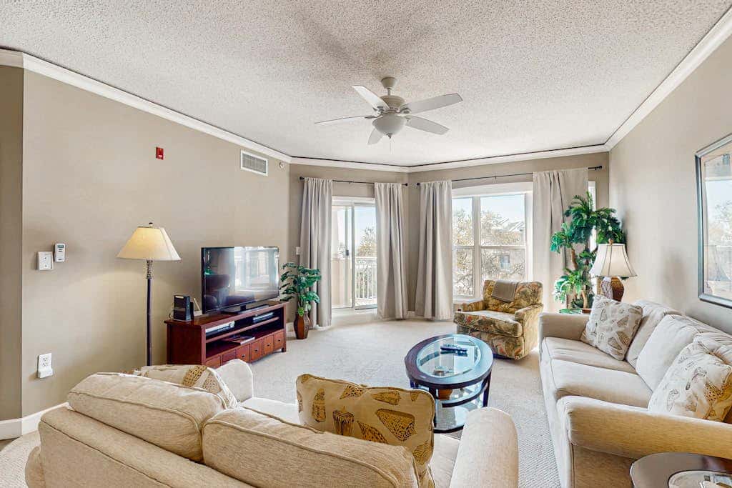 Waterfront Condo with Ocean Views, Shared Pool, Hot Tub, and Covered Balcony