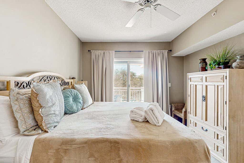 Waterfront Condo with Ocean Views, Shared Pool, Hot Tub, and Covered Balcony