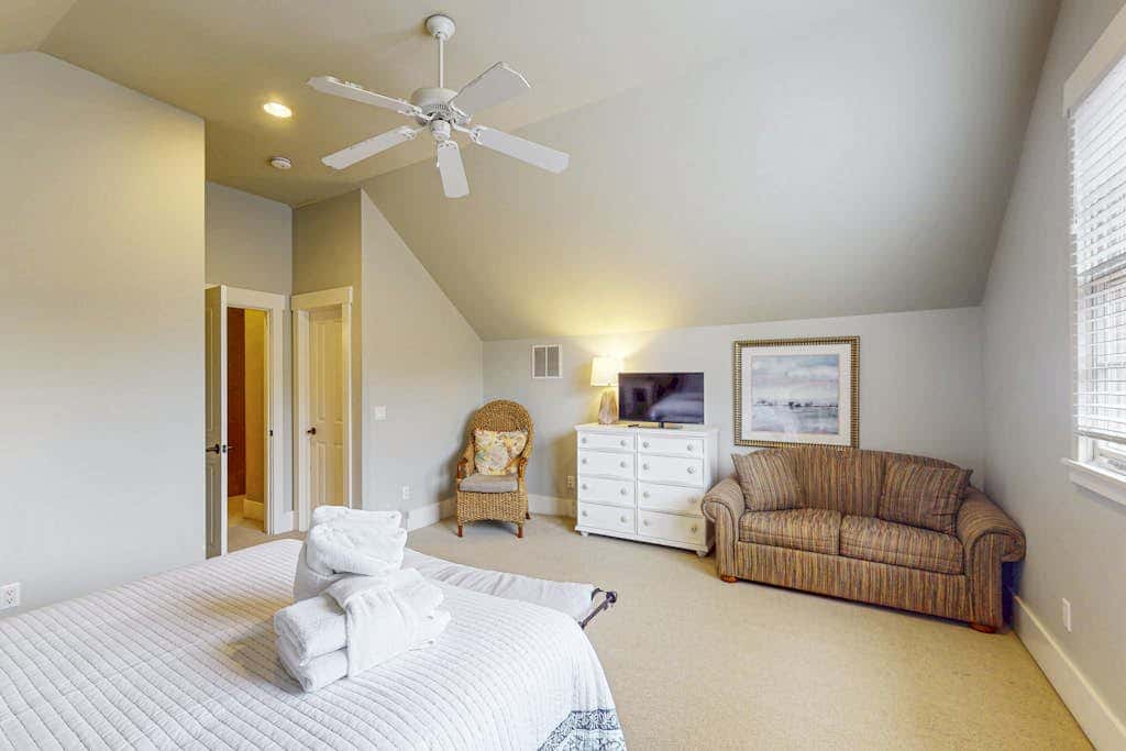 Dog-friendly house with private pool and screened-in deck - Walk to beach