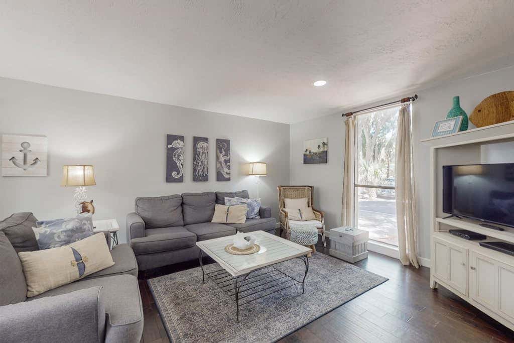 Desirable location with 2 Pools, Walk to Exclusive Beach Cabana
