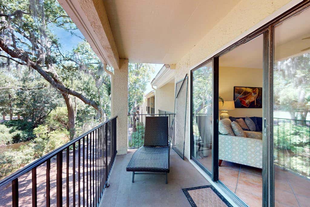 Perfectly Located Family Condo with Shared Pool, Central AC, Private Washer and dryer, Free WiFi
